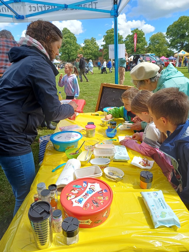 Biscuit decorating 1