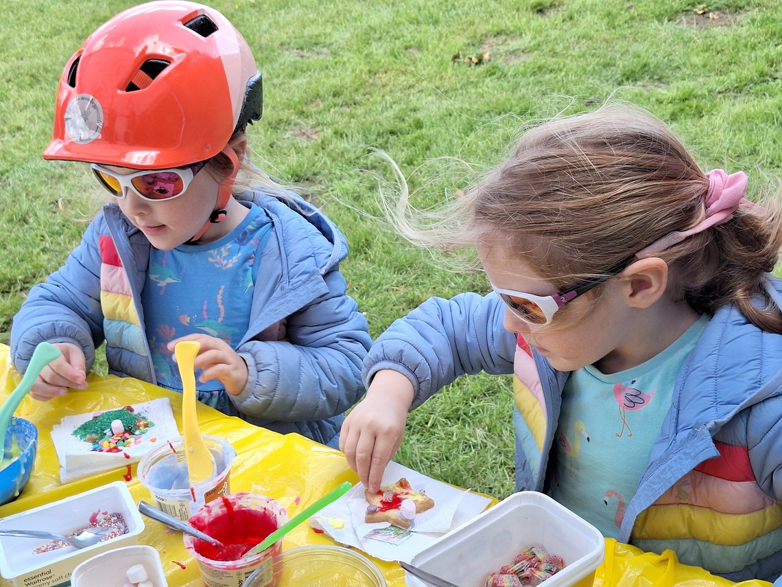 biscuit decorating 2