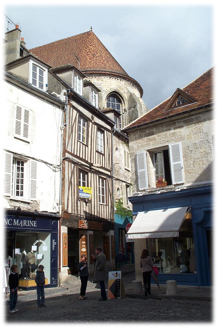 The winding streets of Senlis